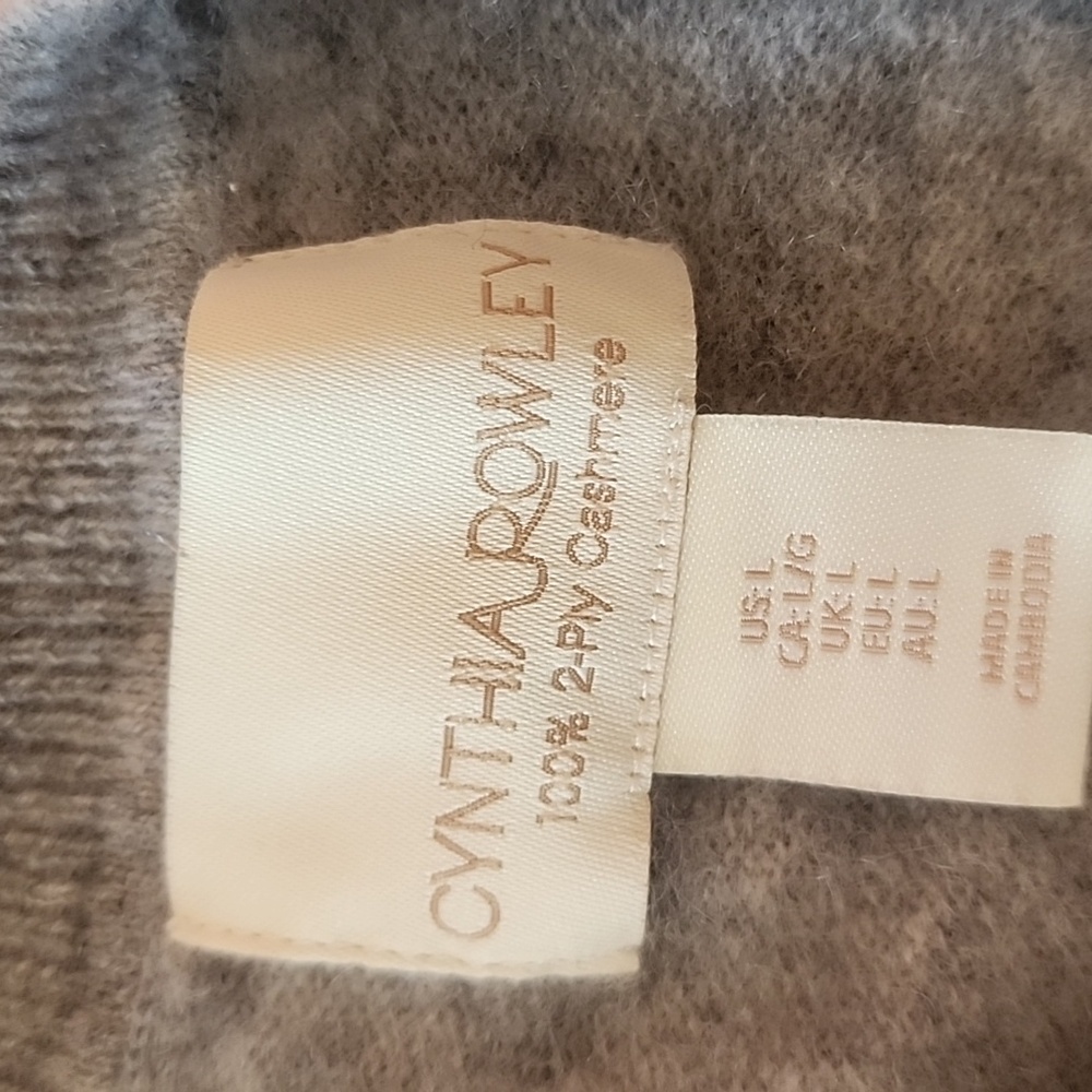 Cashmere vneck - Picture 6 of 6
